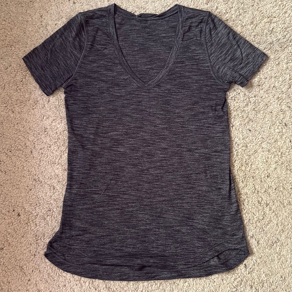 Lululemon heathered t-shirt. Size 4.